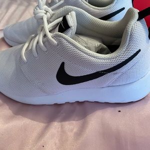 Ladies Nike Roche One